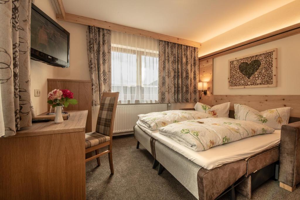 Postel nebo postele na pokoji v ubytování Hotel Garni Sonnenheim