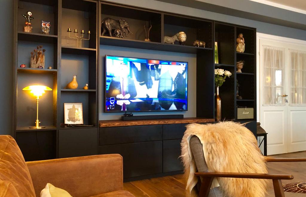 TV a/nebo společenská místnost v ubytování The White House
