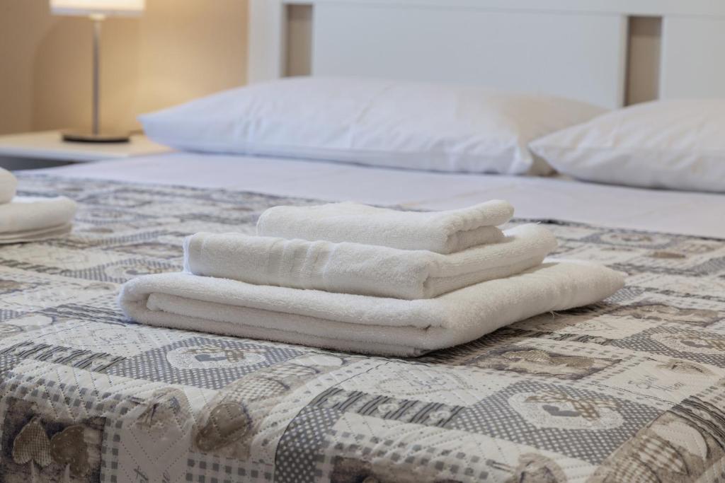 A bed or beds in a room at Zeus Atabyrios - Locazione Turistica