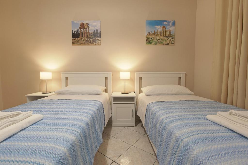 A bed or beds in a room at Zeus Atabyrios - Locazione Turistica