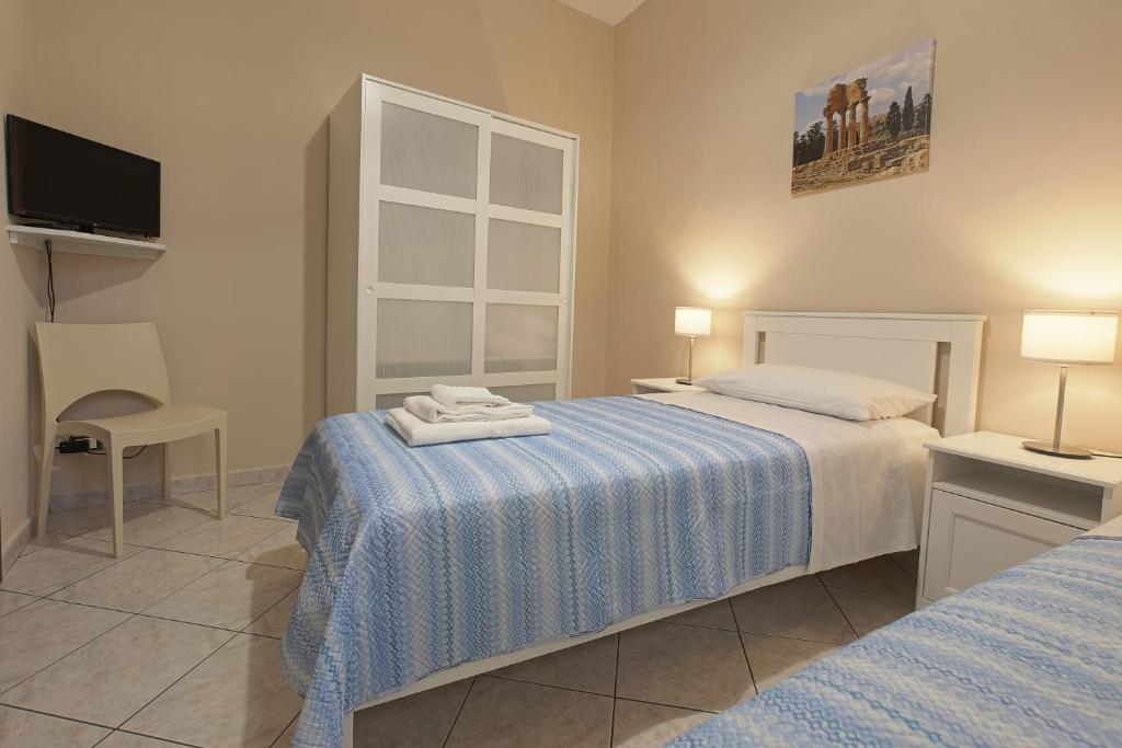 A bed or beds in a room at Zeus Atabyrios - Locazione Turistica