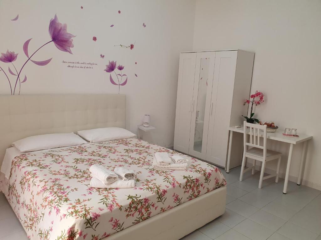 Una cama o camas en una habitación de Le tre orchidee