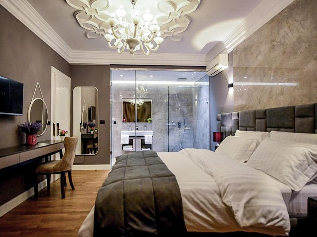 Postel nebo postele na pokoji v ubytování Hotel Vila Tirana