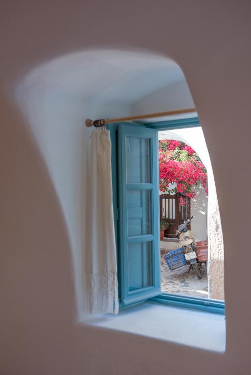 Foto dalla galleria di Santorinio Yellow House a Éxo Goniá