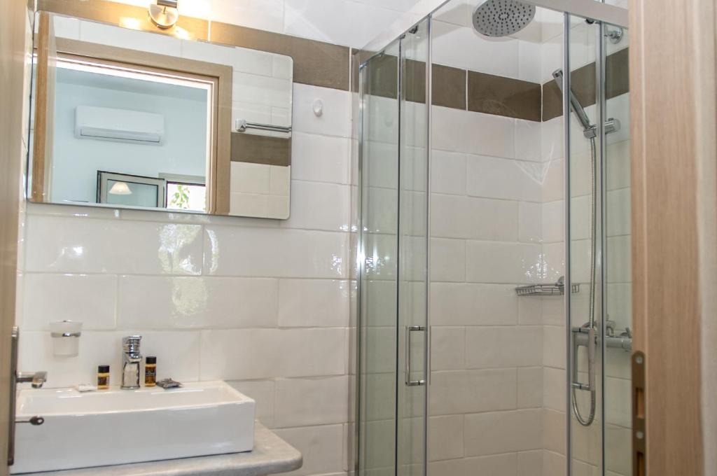 Koupelna v ubytování Tasos Rooms