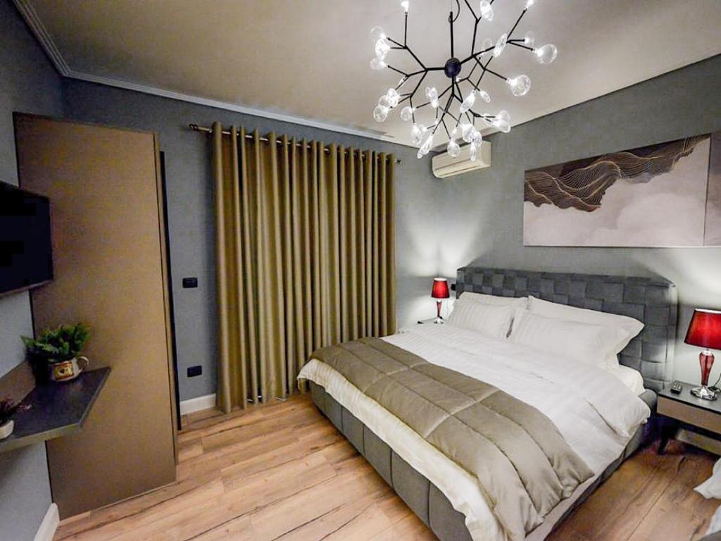 Postel nebo postele na pokoji v ubytování Hotel Vila Tirana
