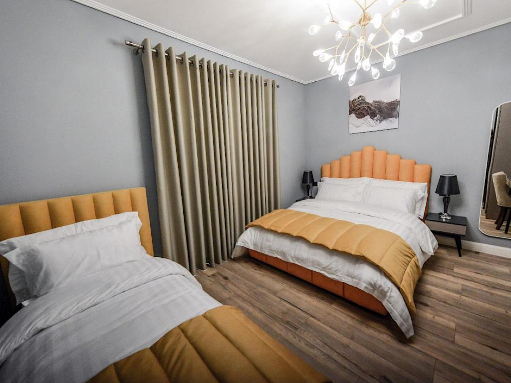 Postel nebo postele na pokoji v ubytování Hotel Vila Tirana