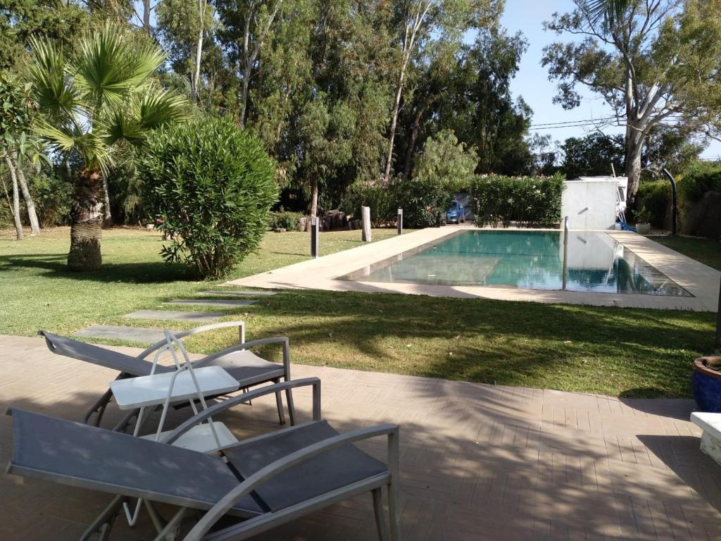 Bazén v ubytování Chalet con Piscina - LAS ADELFAS nebo v jeho okolí