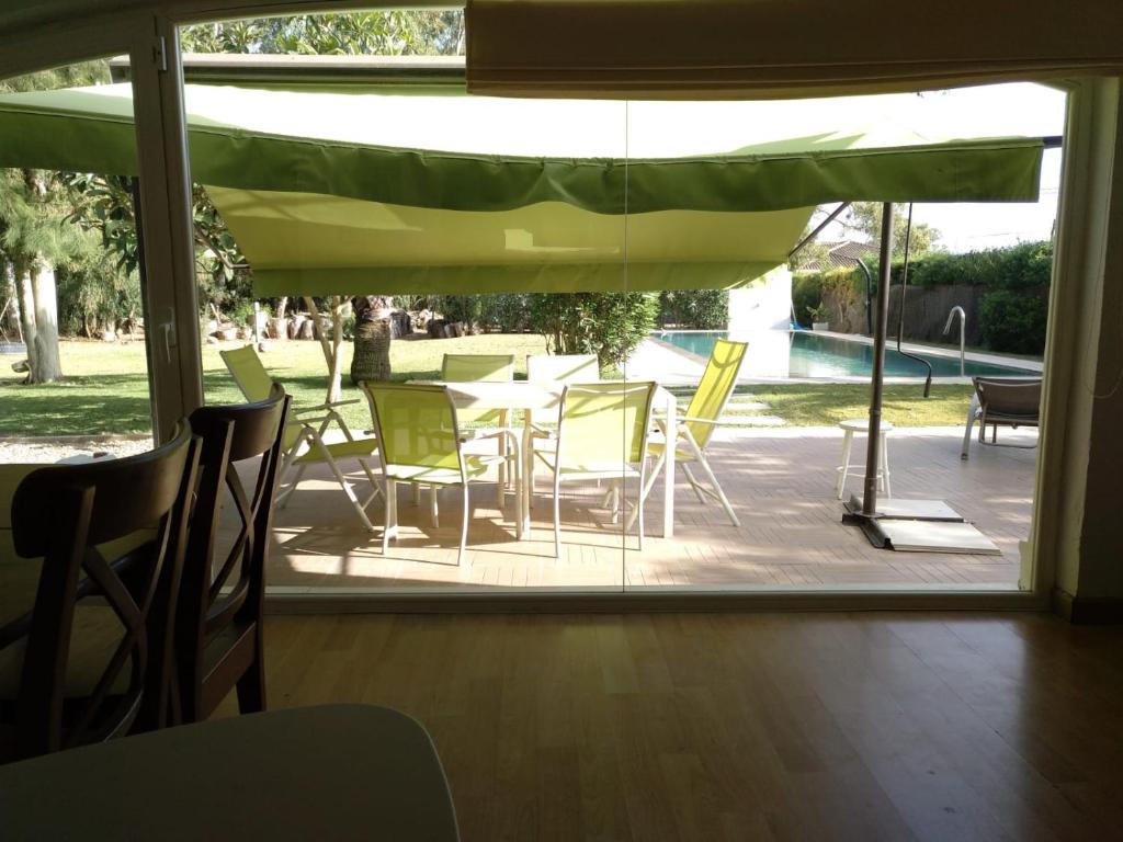 Posezení v ubytování Chalet con Piscina - LAS ADELFAS