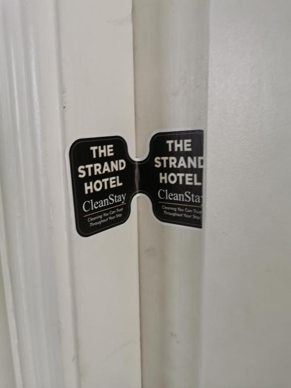 Sijil, anugerah, tanda atau dokumen lain yang dipamerkan di The Strand Hotel, the former residence of Oscar Wilde