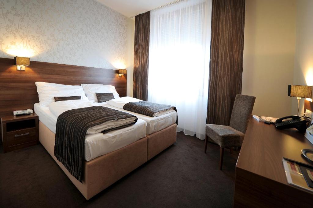 Postel nebo postele na pokoji v ubytování Hotel Biograf