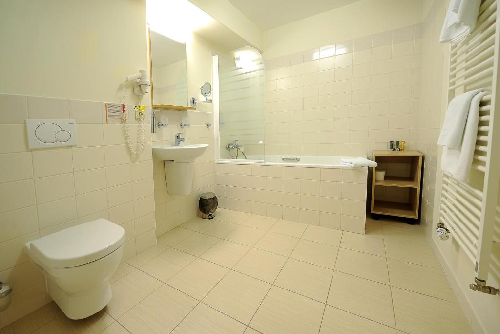 Koupelna v ubytování Hotel Biograf
