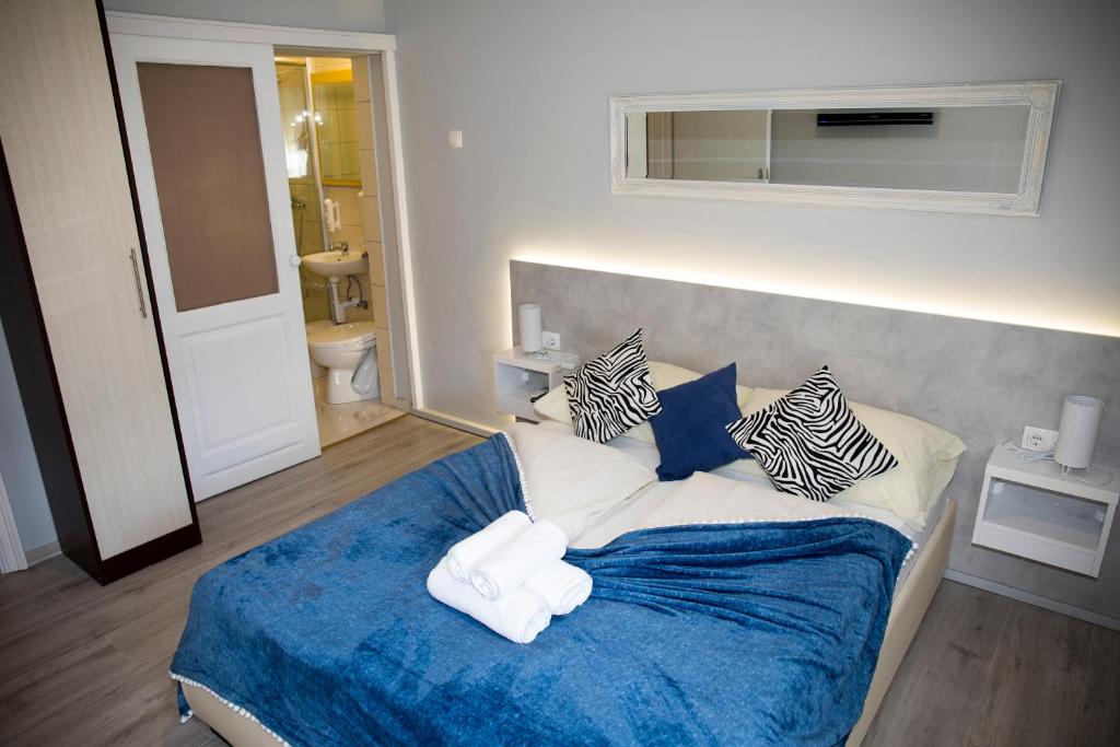 Postel nebo postele na pokoji v ubytování Hotel Villa Nadin