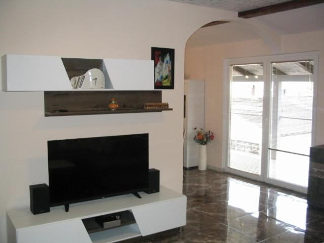 TV a/nebo společenská místnost v ubytování Apartment Davorka (4348)