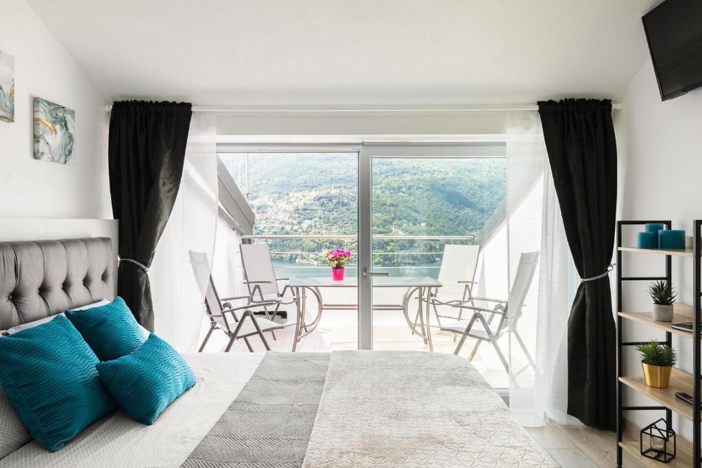 Nespecifikovaný výhled na hory nebo výhled na hory při pohledu z apartmánu