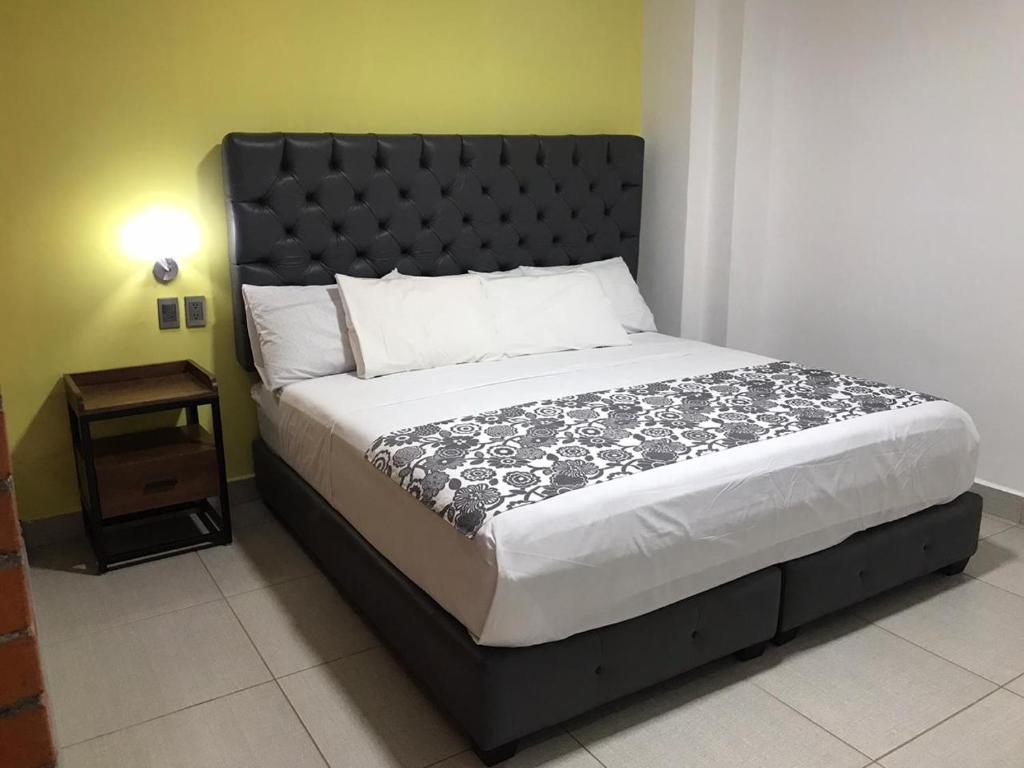 Postel nebo postele na pokoji v ubytování Hotel Jar8 Acuario enfrente al Acuario de Veracruz