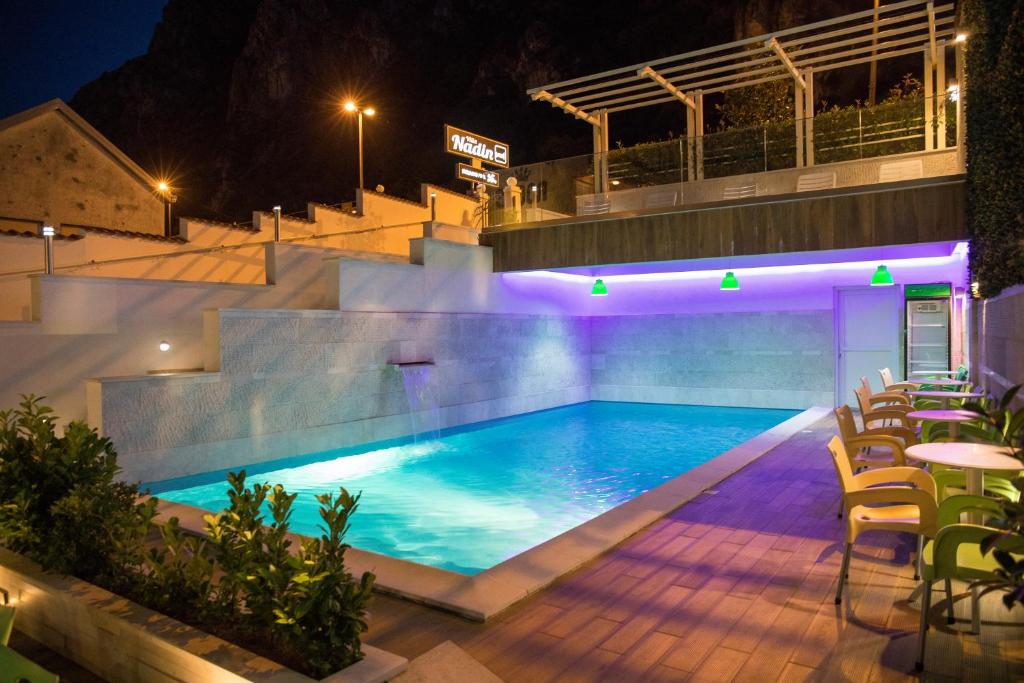 Bazén v ubytování Hotel Villa Nadin nebo v jeho okolí