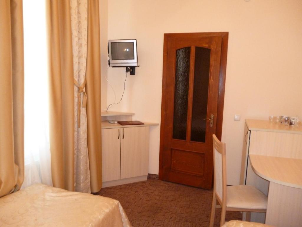 TV a/nebo společenská místnost v ubytování Erney Laz Hotel