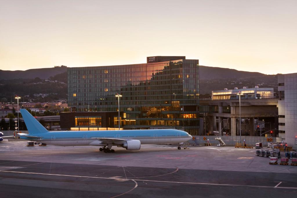 Grand Hyatt at SFO - Habitación Doble Con Dos Camas Dobles Y Vista De Pista