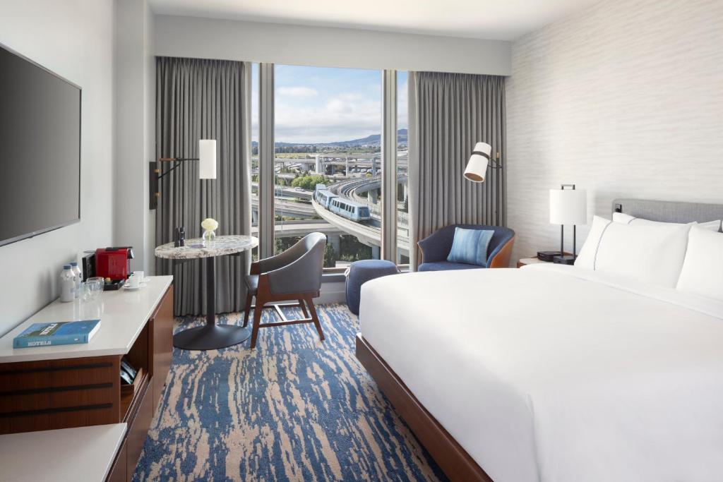 Grand Hyatt at SFO - Habitación King Con Ducha Roll-In - Acceso Para Discapacitados