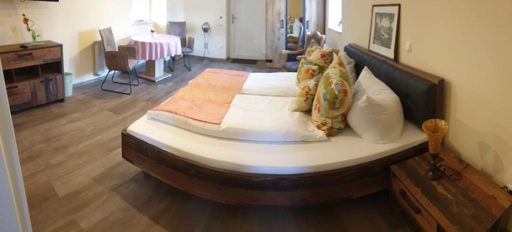 Postel nebo postele na pokoji v ubytování Hotel Igelstadt