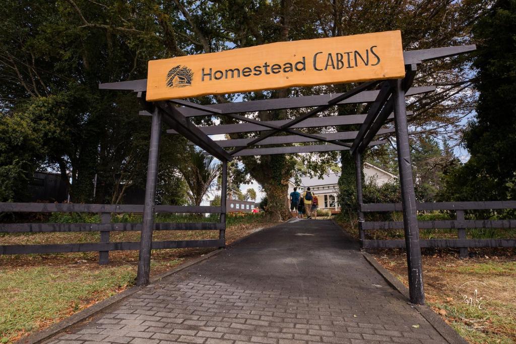 Certifikát, hodnocení, plakát nebo jiný dokument vystavený v ubytování Waitomo Homestead Cabins