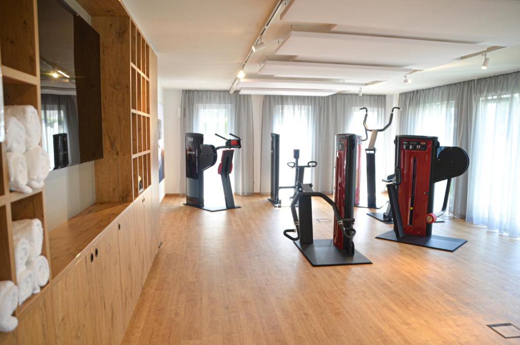 Fitness centrum a/nebo fitness zařízení v ubytování Hotel Hirsch