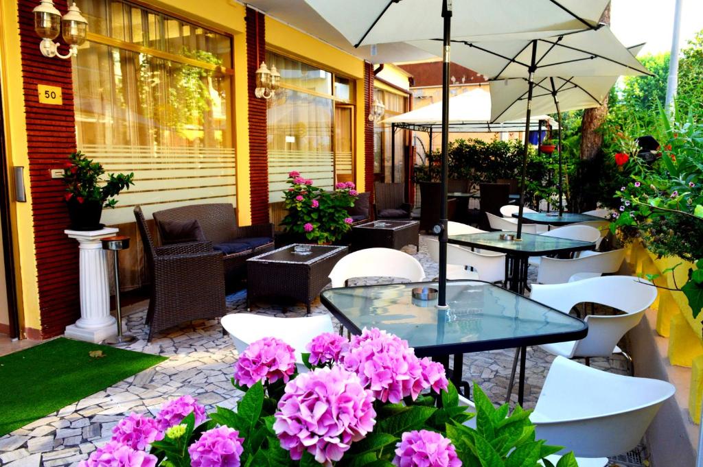 Zahrada ubytování Hotel Cirene