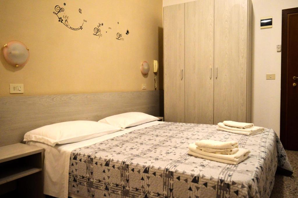 Postel nebo postele na pokoji v ubytování Hotel Cirene