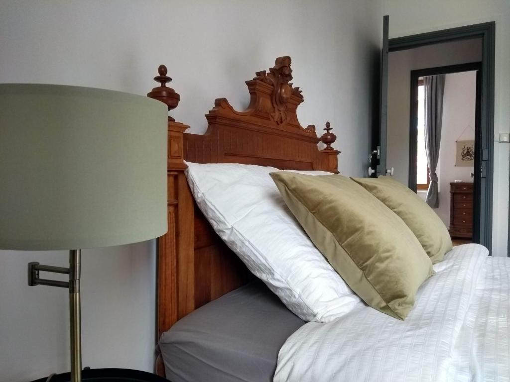 Llit o llits en una habitació de Number15 Guesthouse Carcassonne