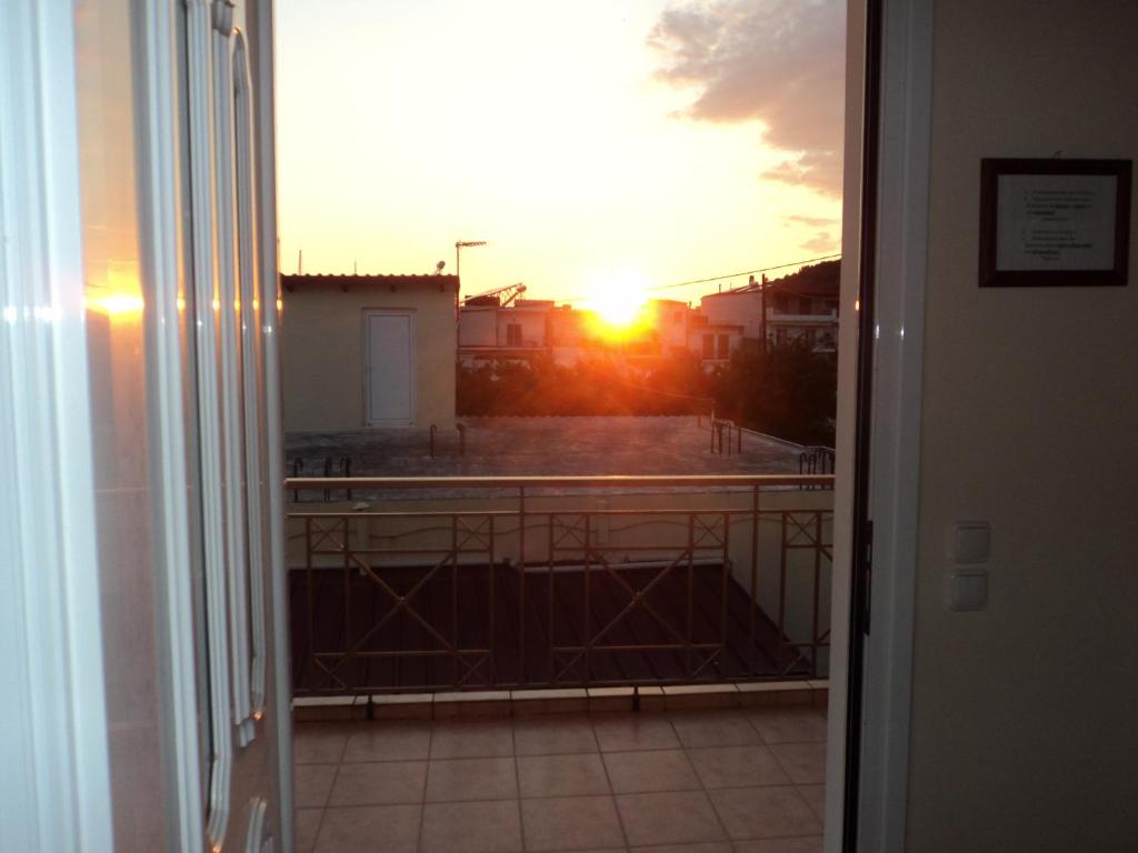Východ nebo západ slunce při pohledu z apartmánu nebo okolí