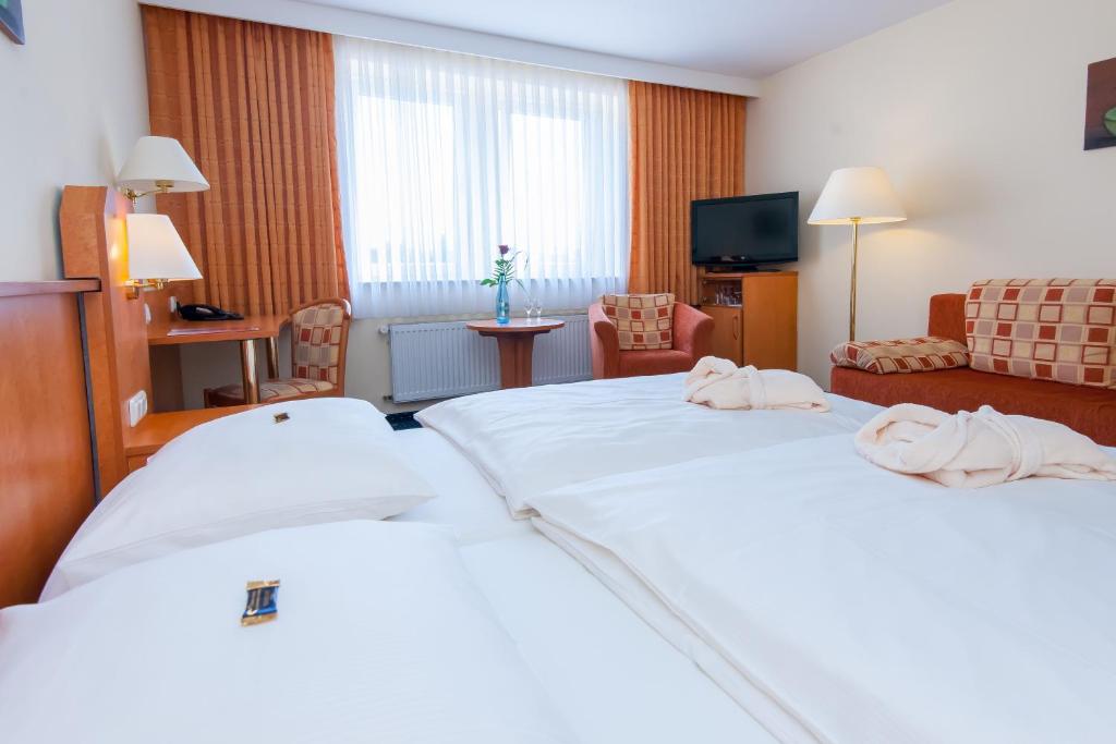 Postel nebo postele na pokoji v ubytování Hotel Englischer Hof