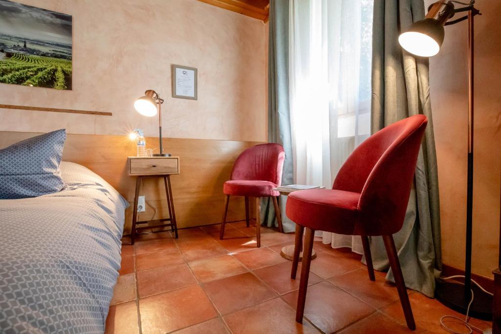 Postel nebo postele na pokoji v ubytování B&B L'Orée du Bois Bourgogne - Adults Only