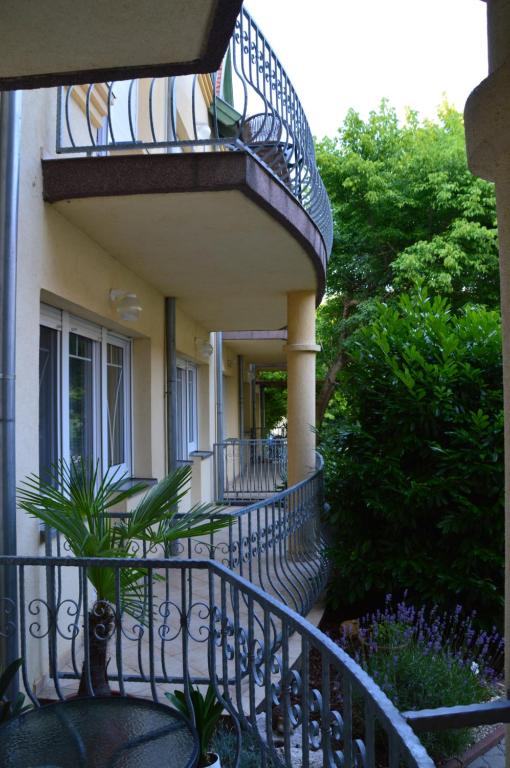 Balkón nebo terasa v ubytování Hotel Harka