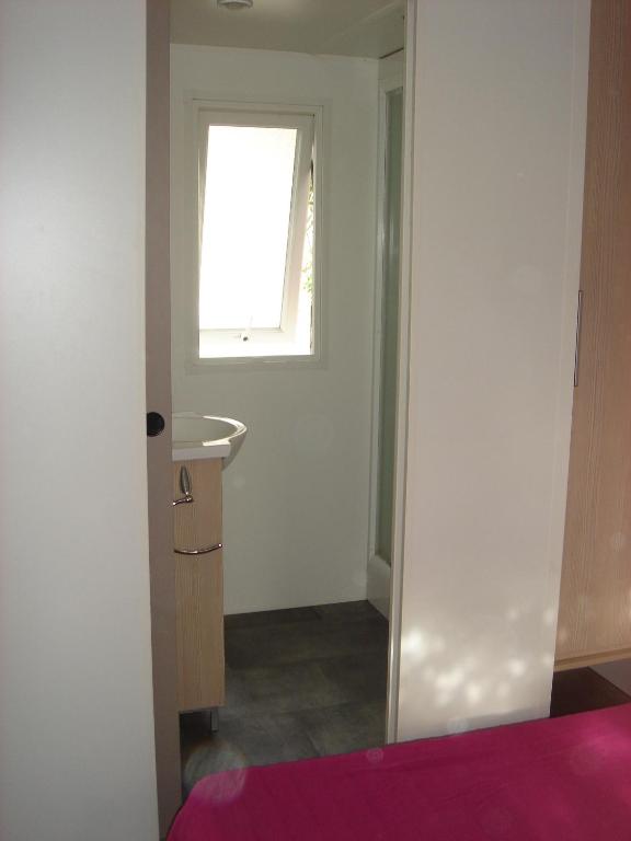 Camping Frédéric Mistral - One-Bedroom Mobile Home (2 Adults)