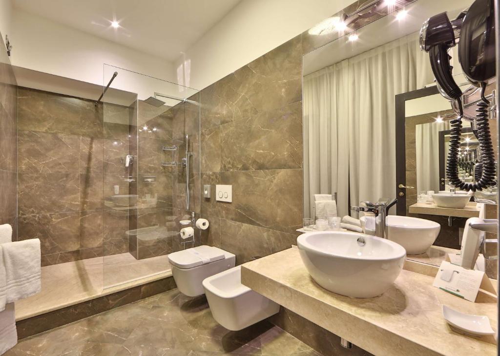 
Classic Room with One Queen and Twin Beds
