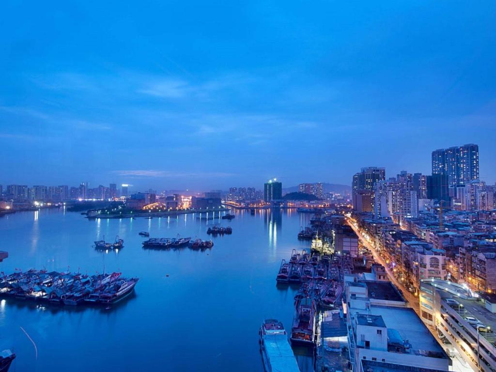 Nespecifikovaný výhled na destinaci Macao nebo výhled na město při pohledu z hotelu