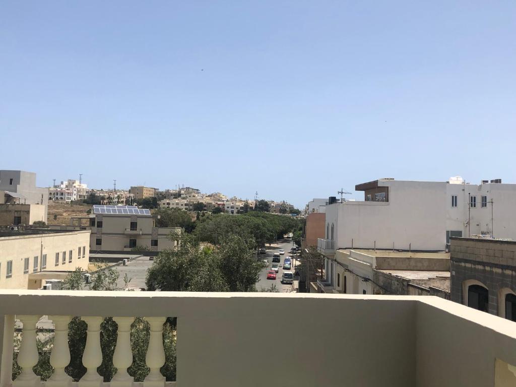 Nespecifikovaný výhled na destinaci Mġarr nebo výhled na město při pohledu z apartmánu