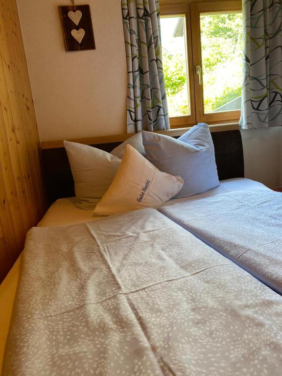 Postel nebo postele na pokoji v ubytování Hotel-Pension Faneskla