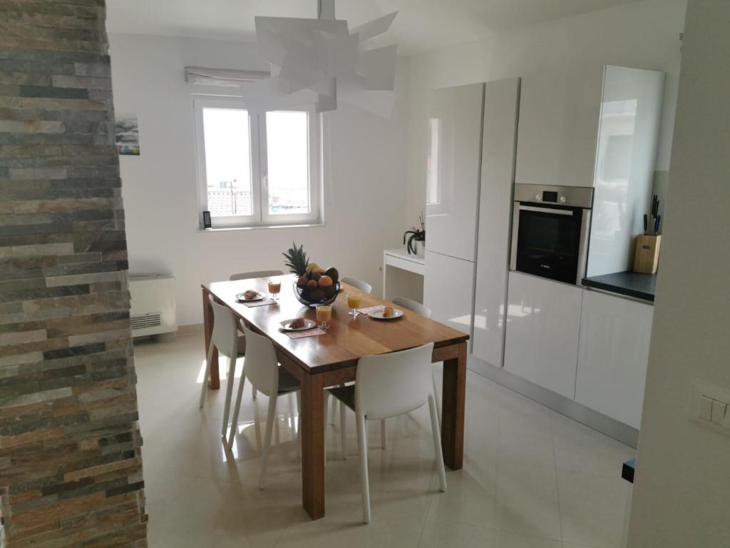 Kuchyň nebo kuchyňský kout v ubytování Apartments Dvor - ap1, ap2, ap3