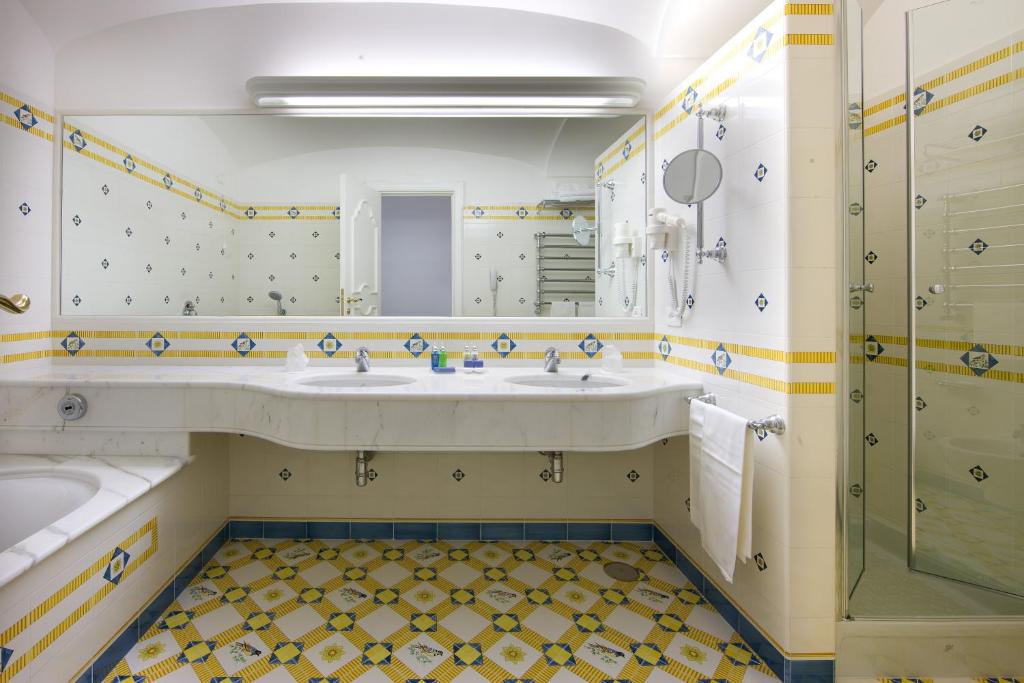 Koupelna v ubytování Grand Hotel La Favorita