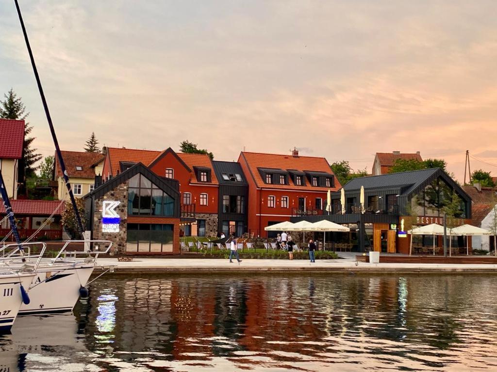 Výhled na řeku, která protéká v blízkosti rezortu