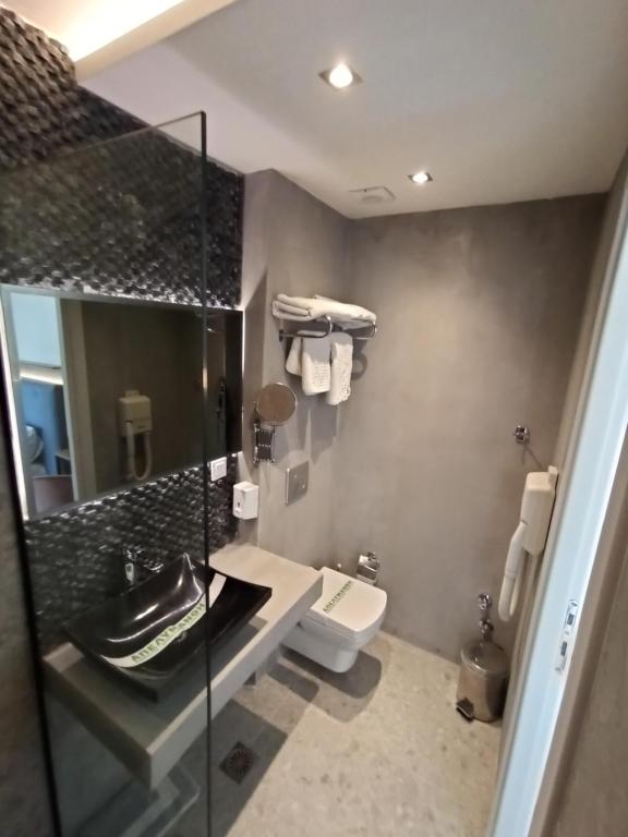 A bathroom at Porto Palio Beach Hotel