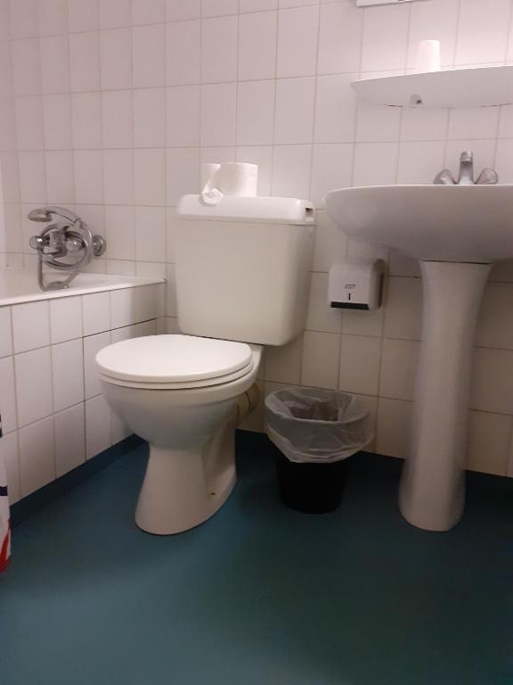 Koupelna v ubytování Hôtel Croix des Nordistes
