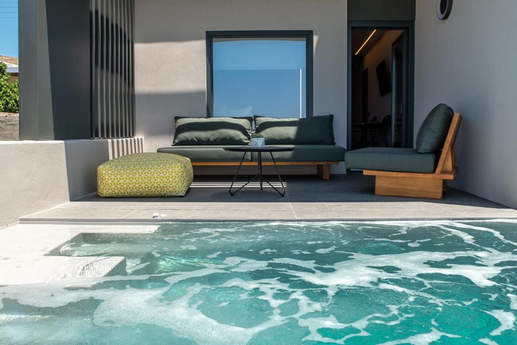 Bazén v ubytování Orion suites nebo v jeho okolí