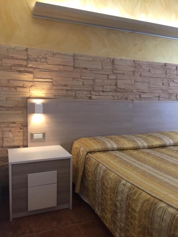 Postel nebo postele na pokoji v ubytování Hotel Alinari