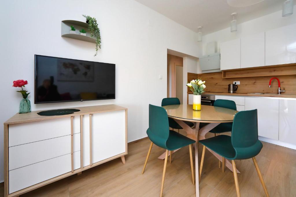 Kuchyň nebo kuchyňský kout v ubytování Apartmani Marta