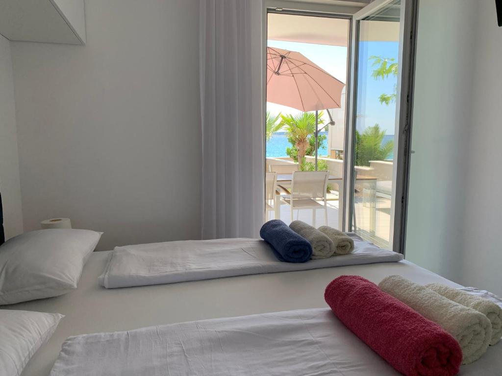 a bedroom with two beds and a view of the ocean at Apartment GARDEN in Mandre