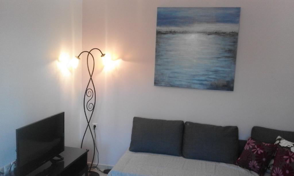 Televízia a/alebo spoločenská miestnosť v ubytovaní “Theeporto” Maisonette with pool