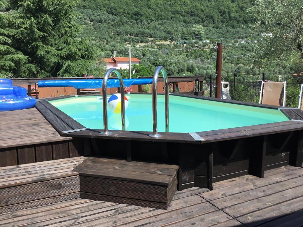 Bazén v ubytovaní Casa Bea con Piscina e giardino alebo v jeho blízkosti